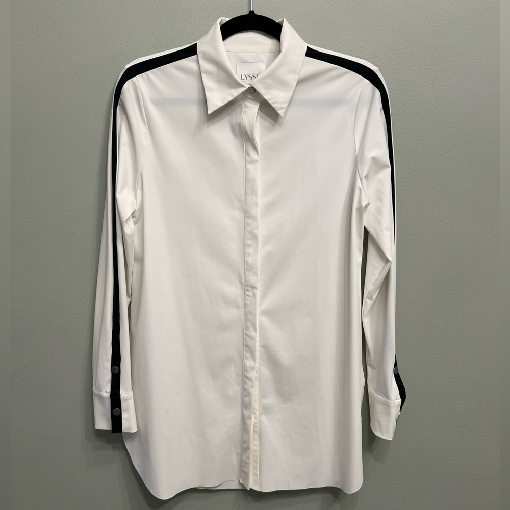 NWOT Lysse Tuxedo Longsleeved Buttondown with Black Strip Detail - Size Small